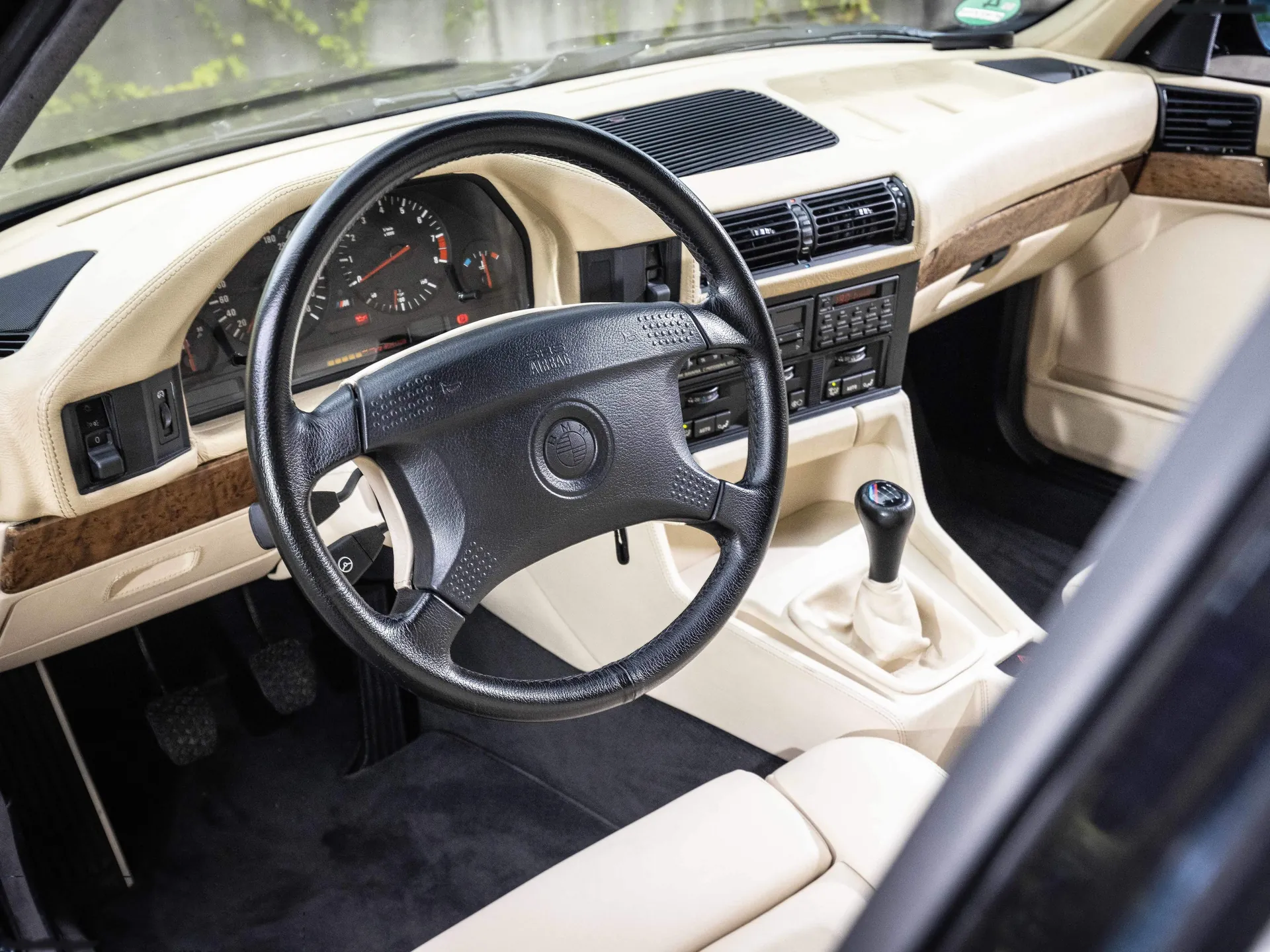 BMW M5 Touring (1992) – interiér