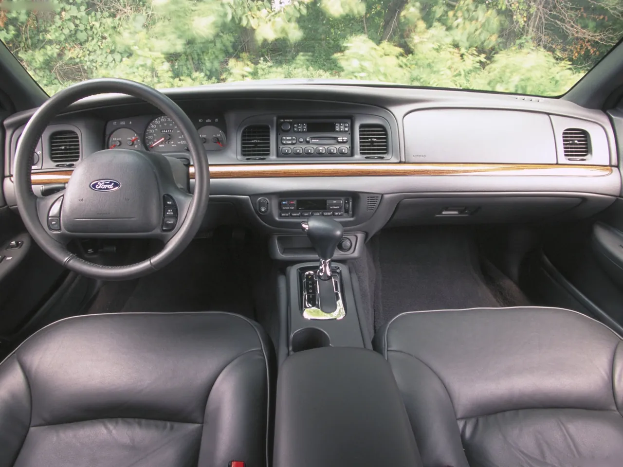 Ford Crown Victoria (2002) – interiér