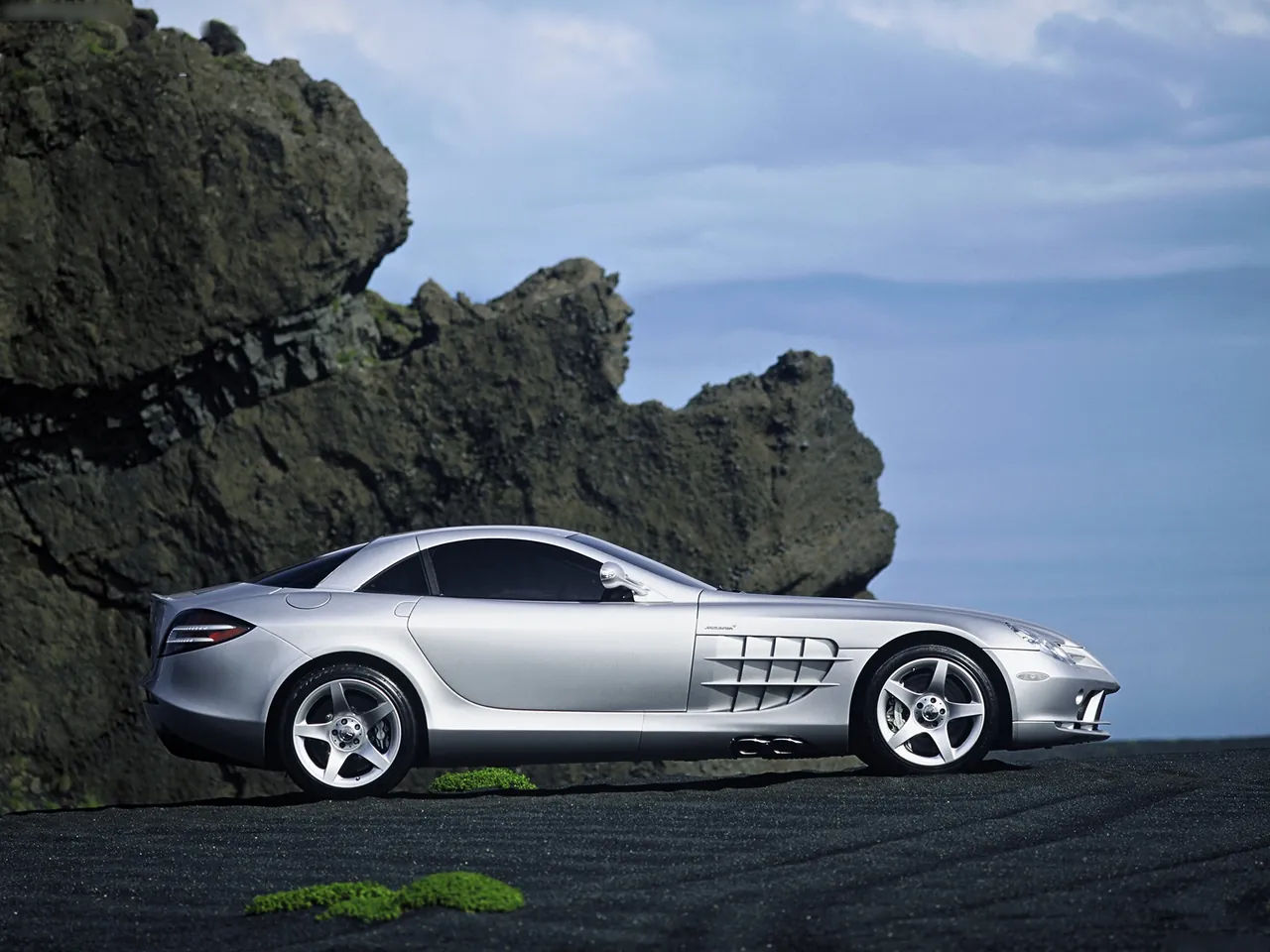 Mercedes-Benz SLR McLaren (2004) – boční profil