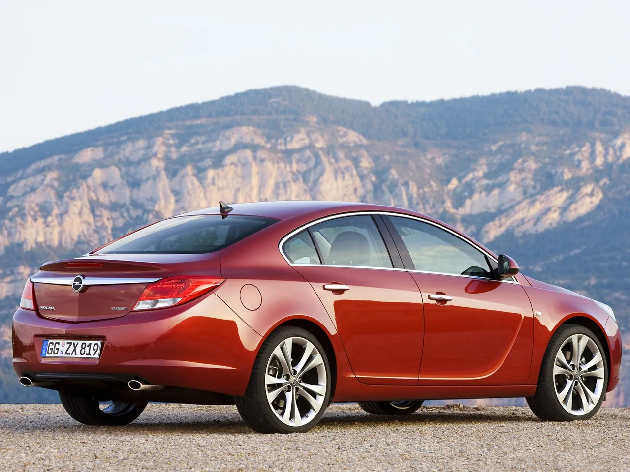 Opel Insignia (2009) – zadní tříčtvrteční pohled