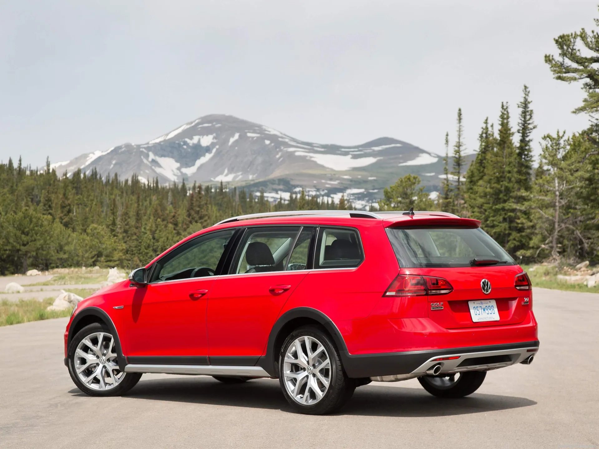 Volkswagen Golf Alltrack (2017) – zadní tříčtvrteční pohled