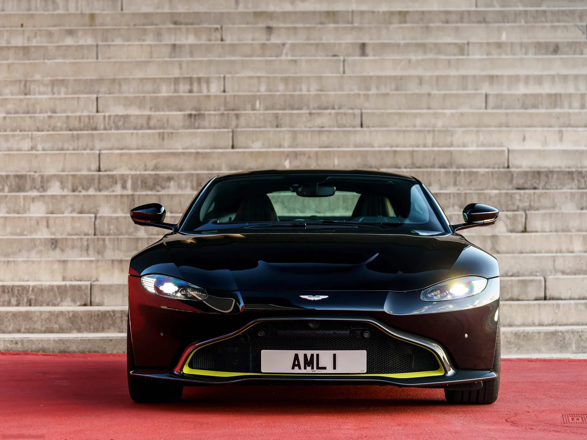 Aston Martin Vantage Onyx Black (2019) - Front