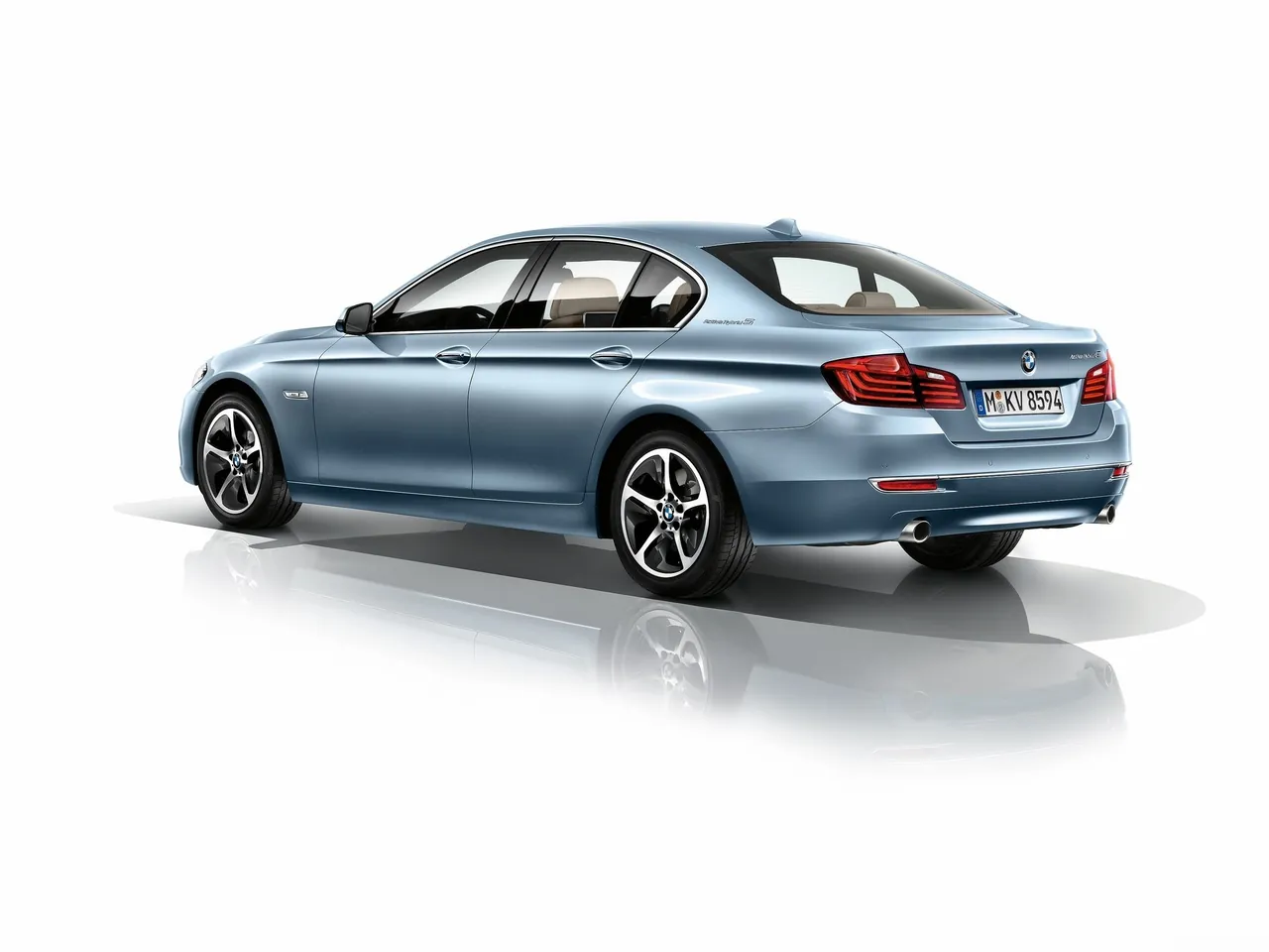 BMW 5 ActiveHybrid (2014) – zadní tříčtvrteční pohled