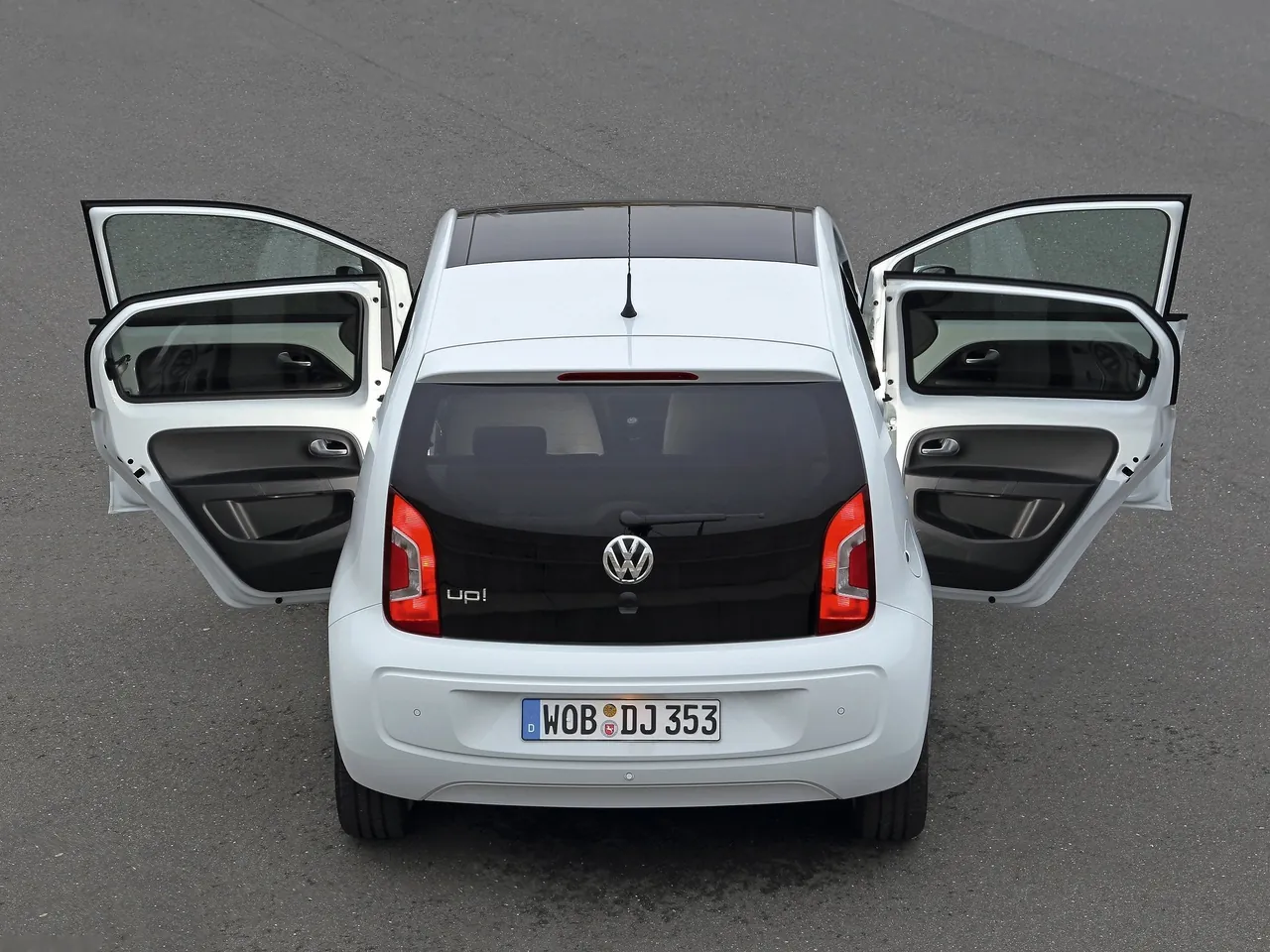 Volkswagen Up 4-door (2013) - Rear