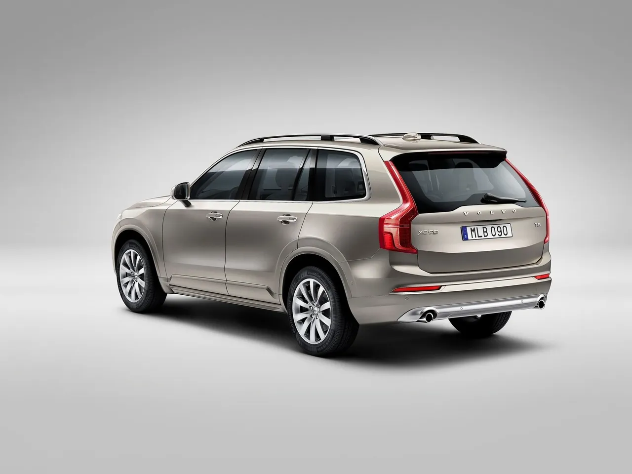 Volvo XC90 (2015) – zadní tříčtvrteční pohled