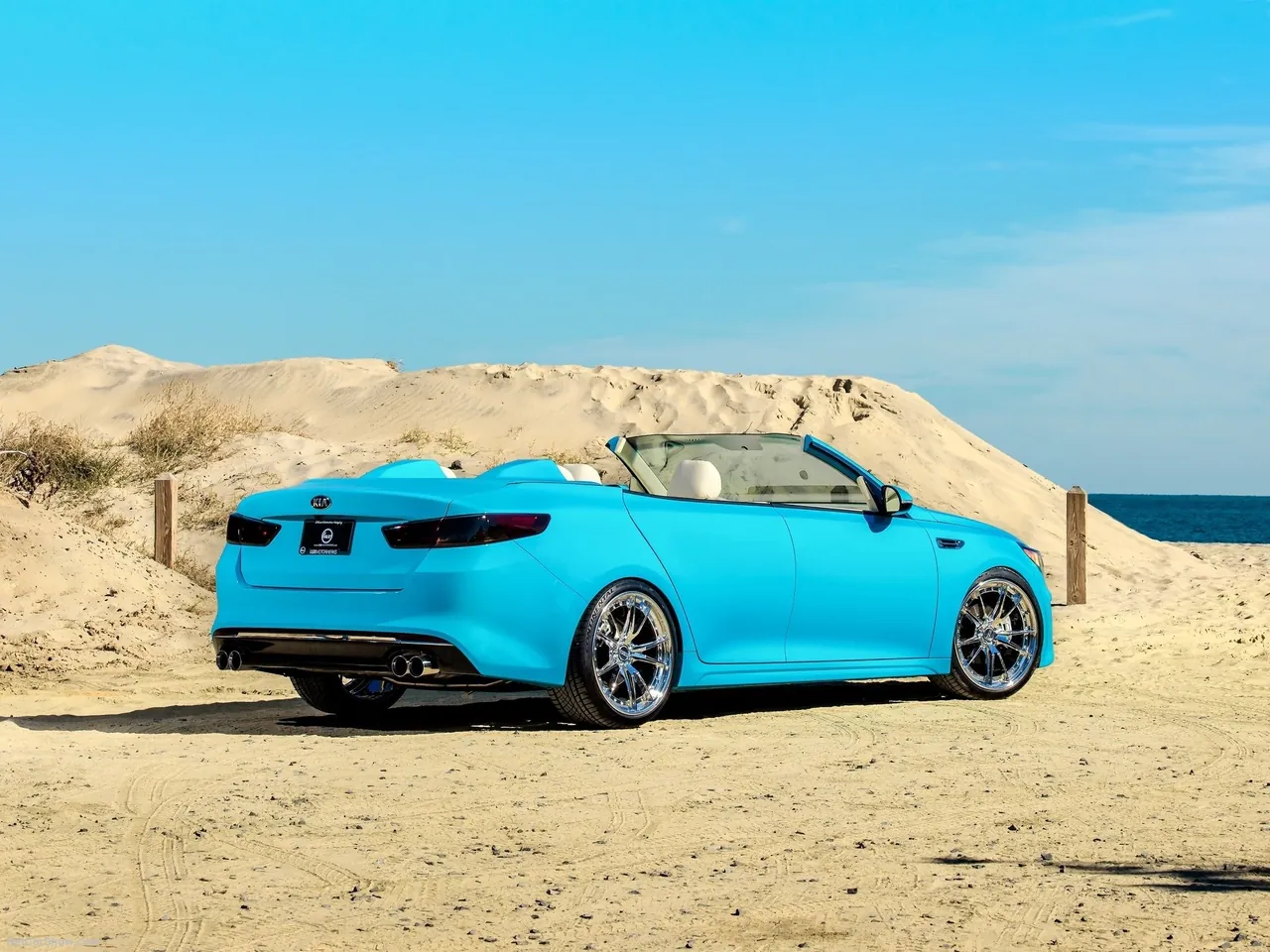 Kia Optima Roadster A1A Concept (2015) – zadní tříčtvrteční pohled