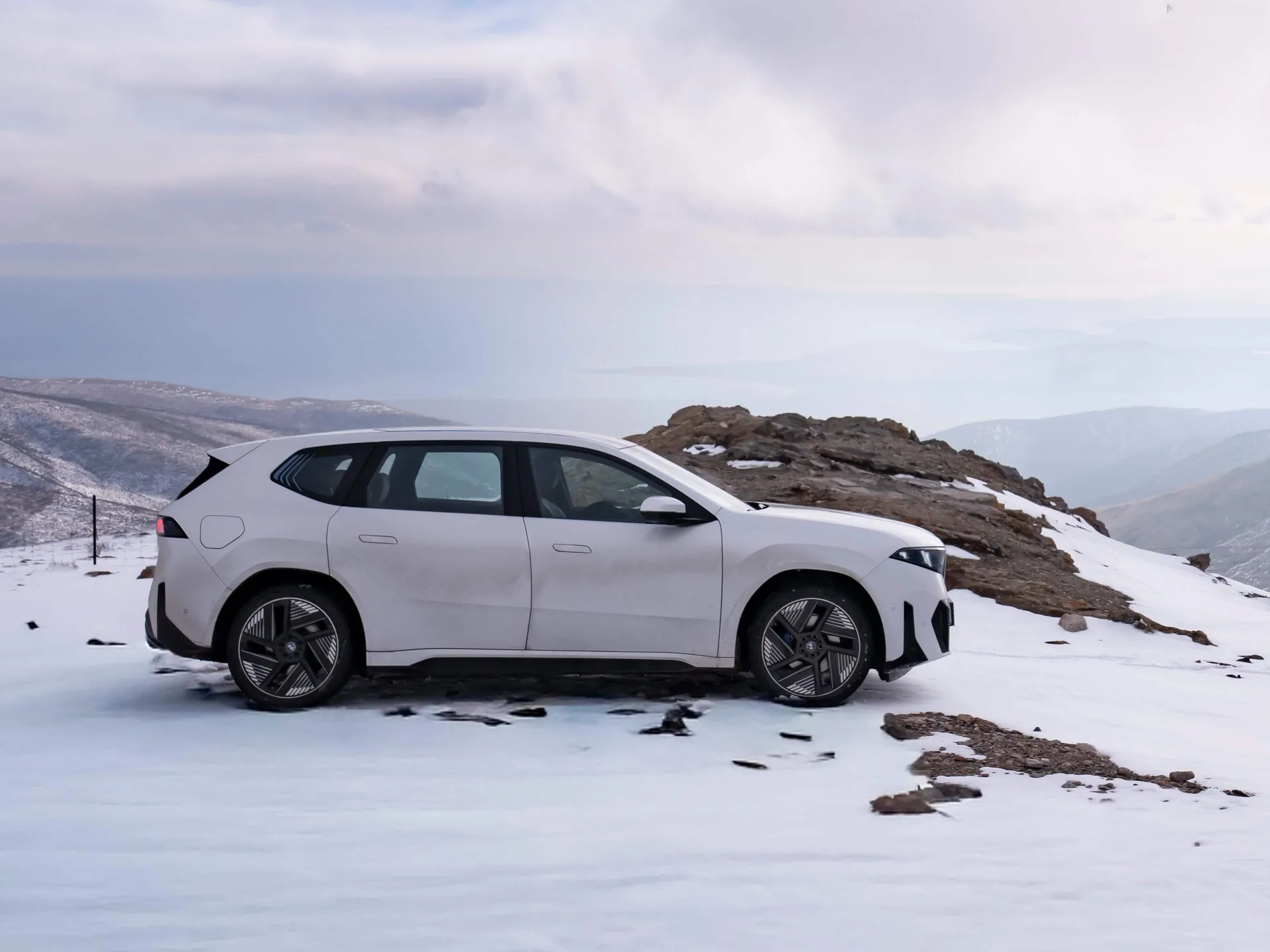 BMW iX3 Long Wheelbase (2027) – boční profil