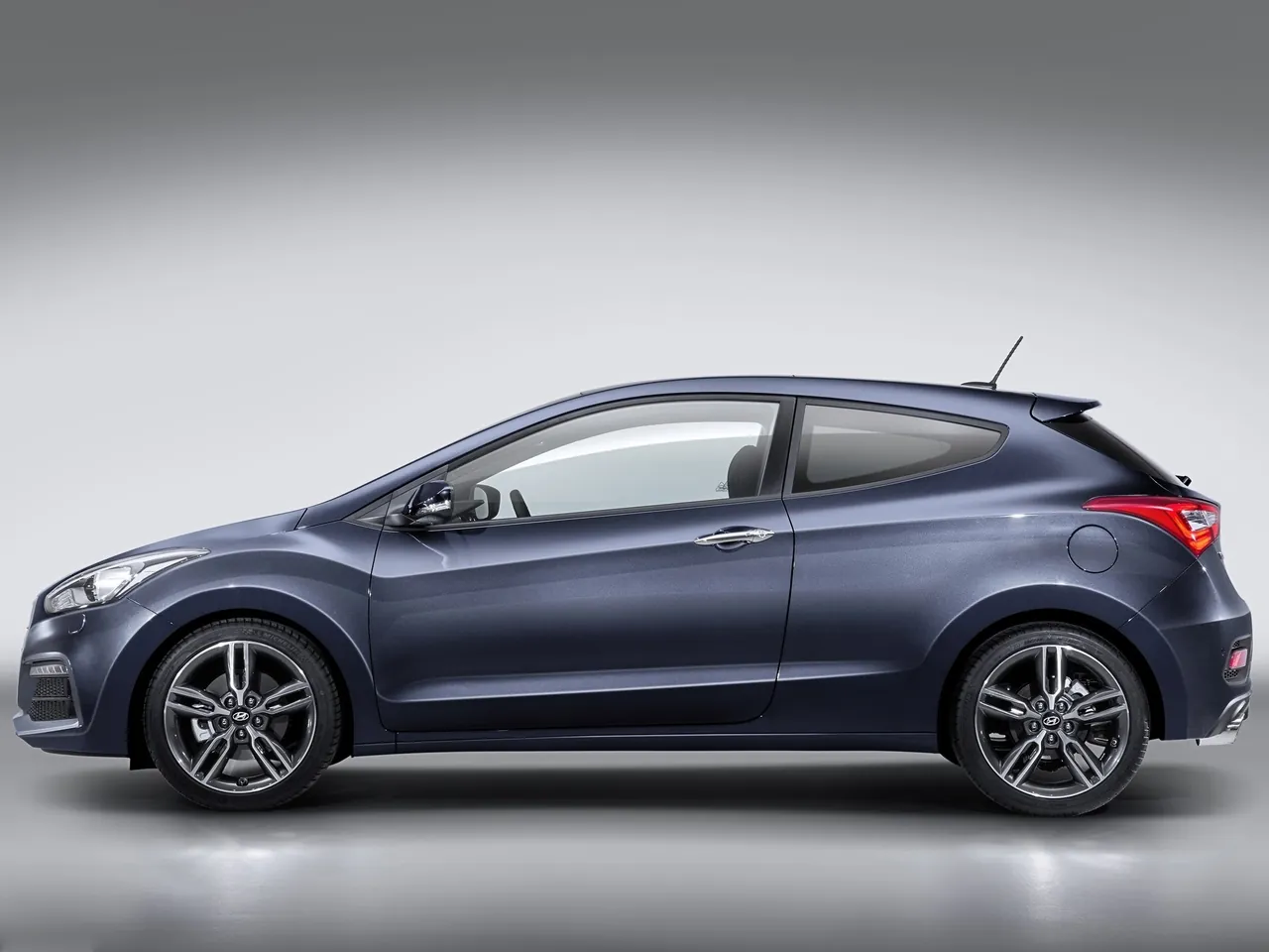 Hyundai i30 Turbo (2015) – boční profil