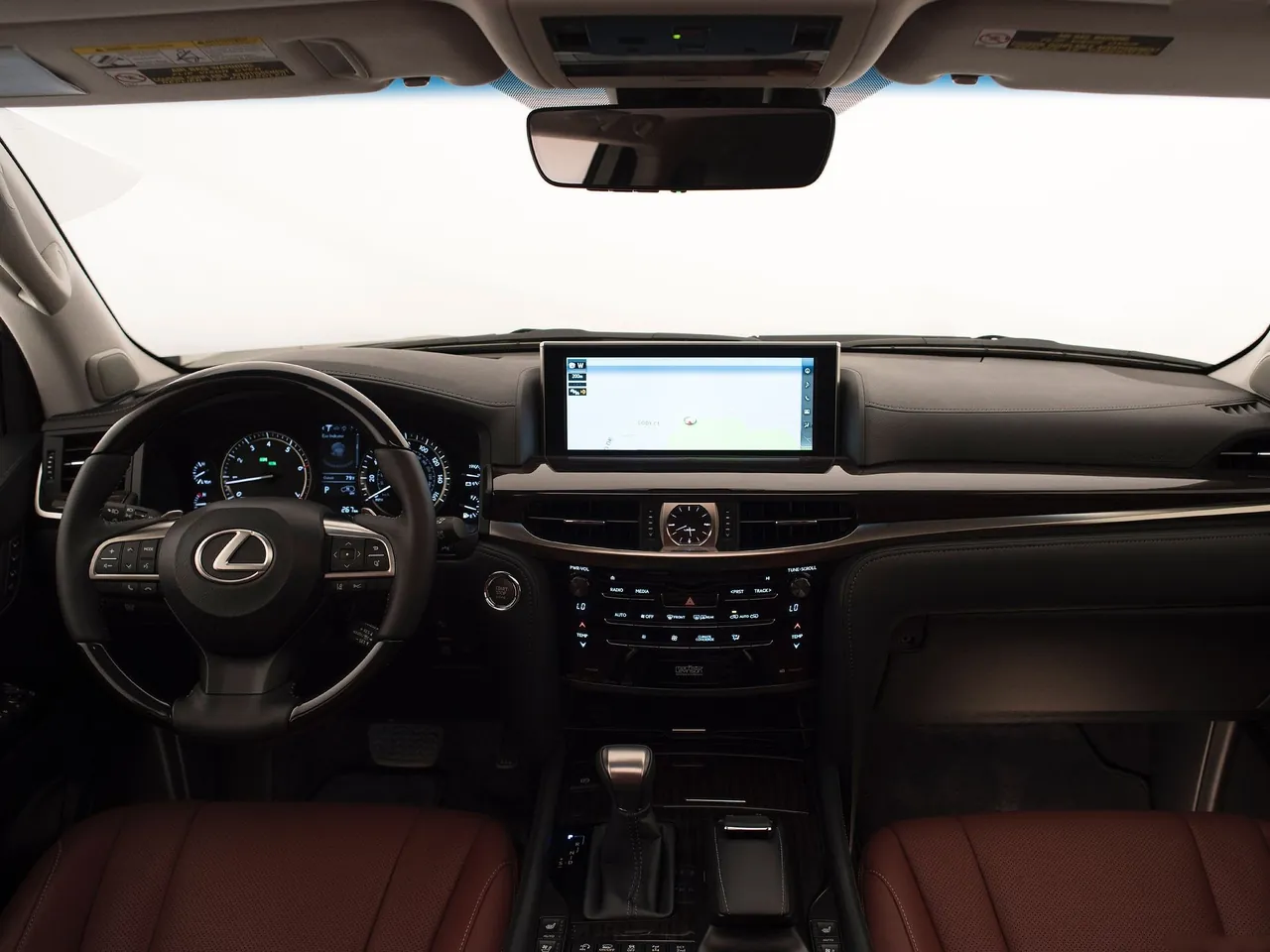 Lexus LX 570 (2016) – interiér