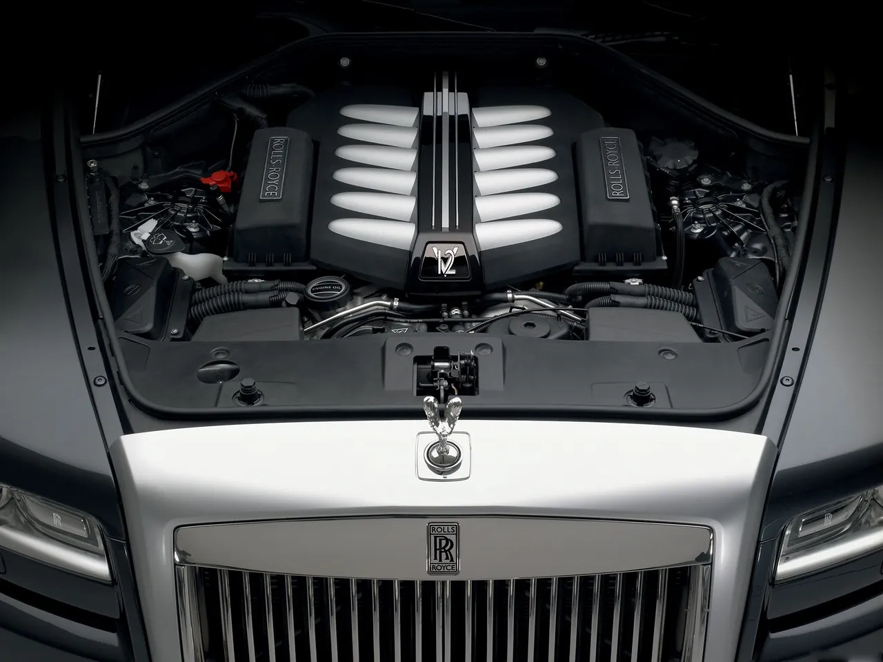 Rolls-Royce Ghost (2010) – motorový prostor