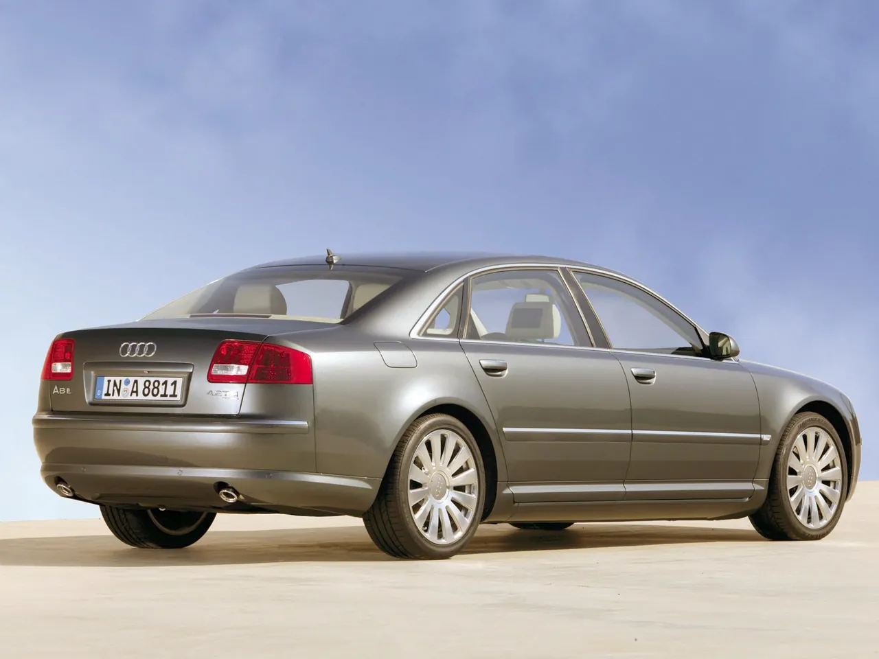 Audi A8L 4.2 TDI quattro (2005) – zadní tříčtvrteční pohled