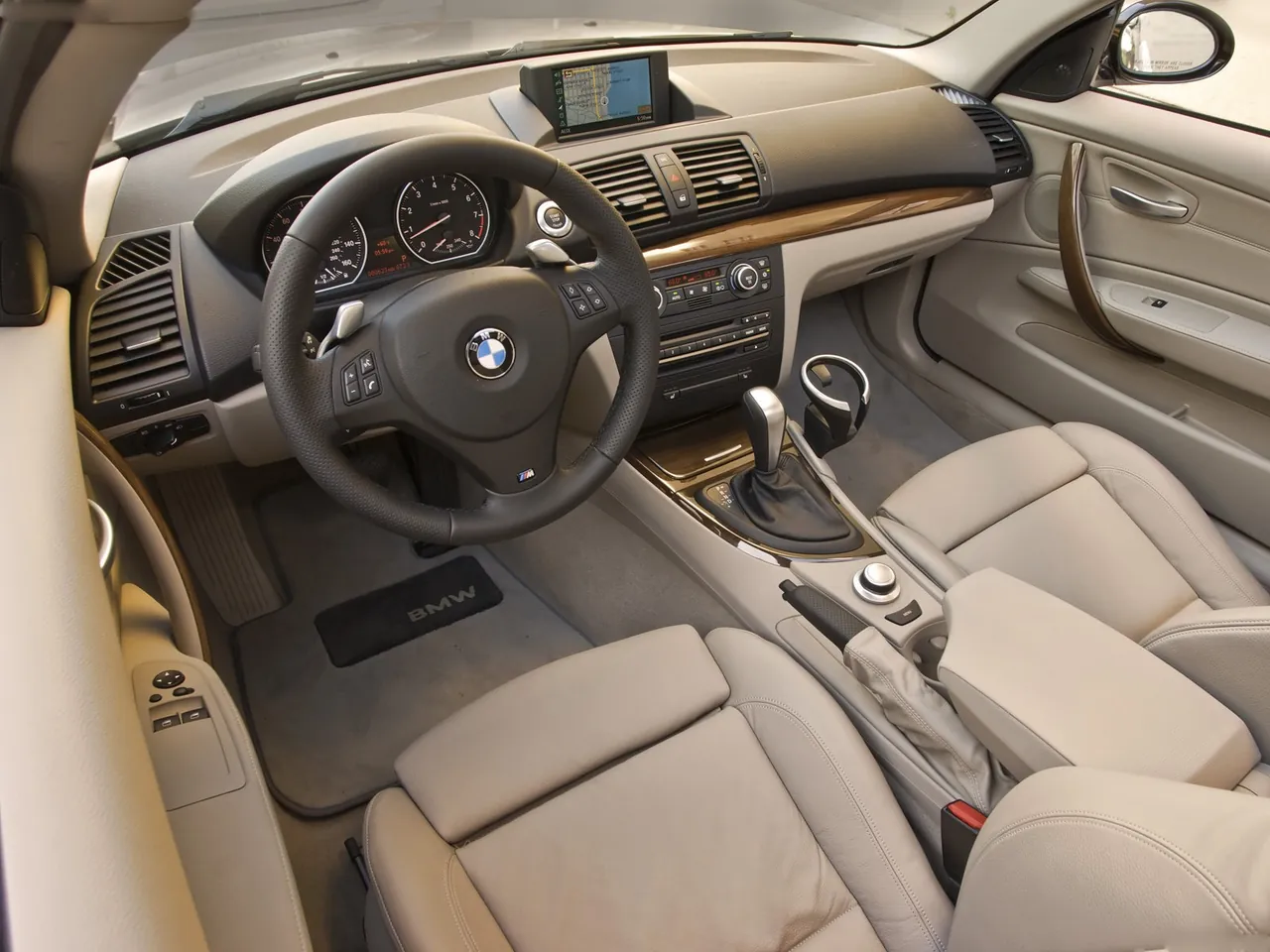 BMW 135i Coupe (2008) – interiér