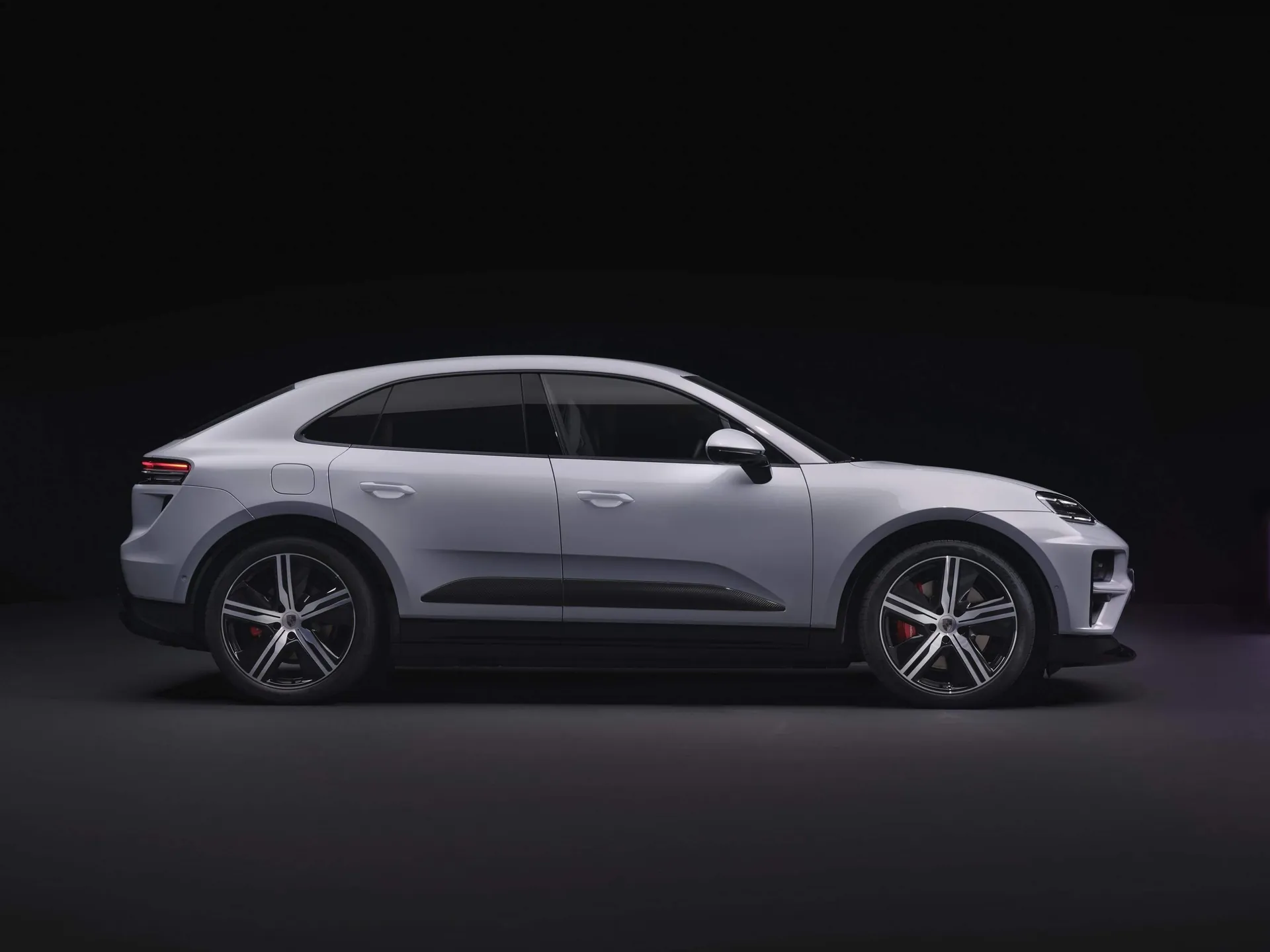 Porsche Macan Turbo (2025) – boční profil