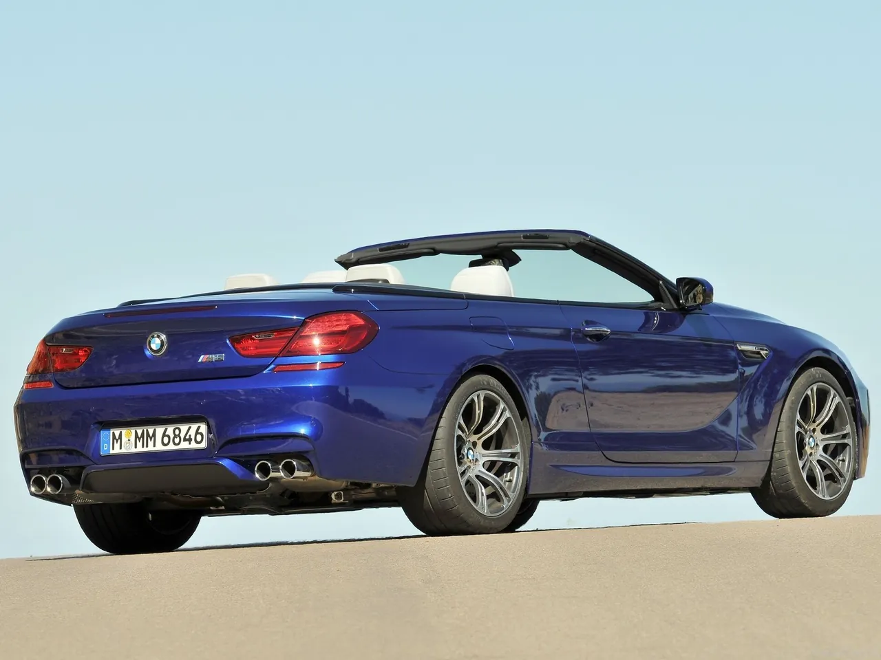 BMW M6 Convertible (2013) – zadní tříčtvrteční pohled