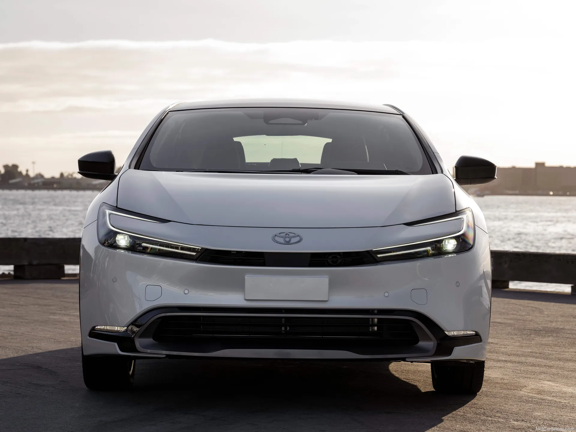 Toyota Prius [US] (2023) – zepředu