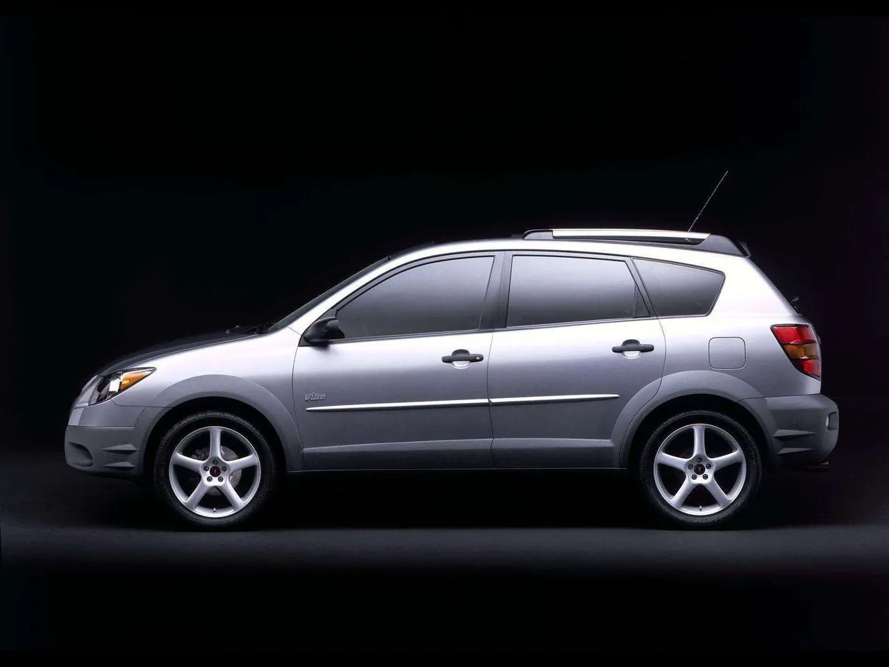 Pontiac Vibe (2001) – boční profil