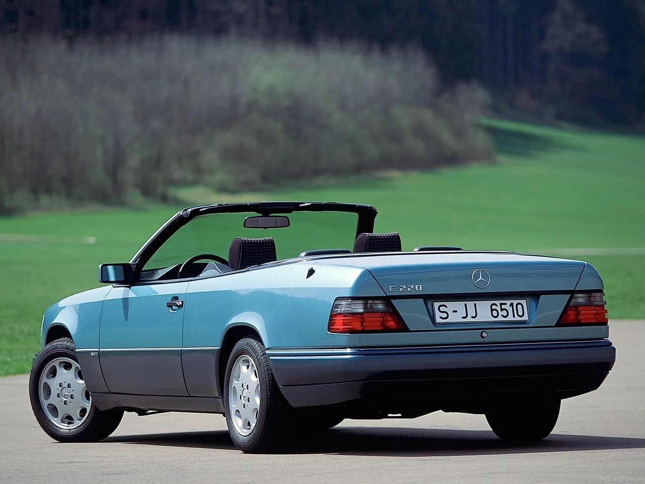 Mercedes-Benz E-Class Cabriolet (1991) - Rear Three-Quarter