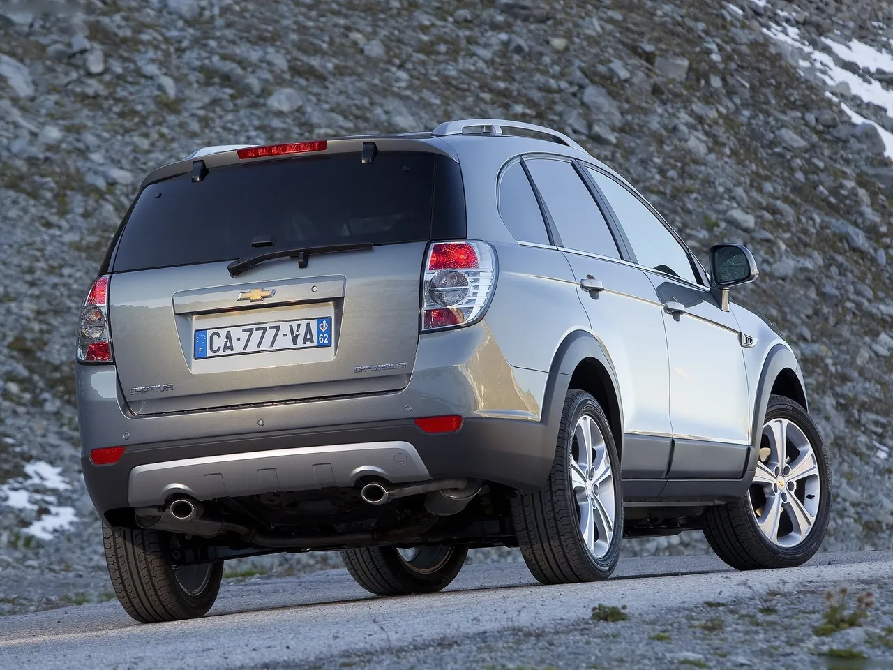 Chevrolet Captiva (2012) – zadní tříčtvrteční pohled