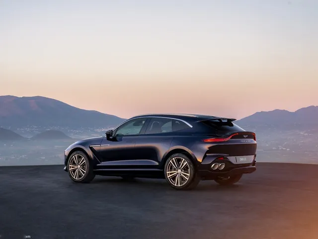 Aston Martin DBX GT (2027)