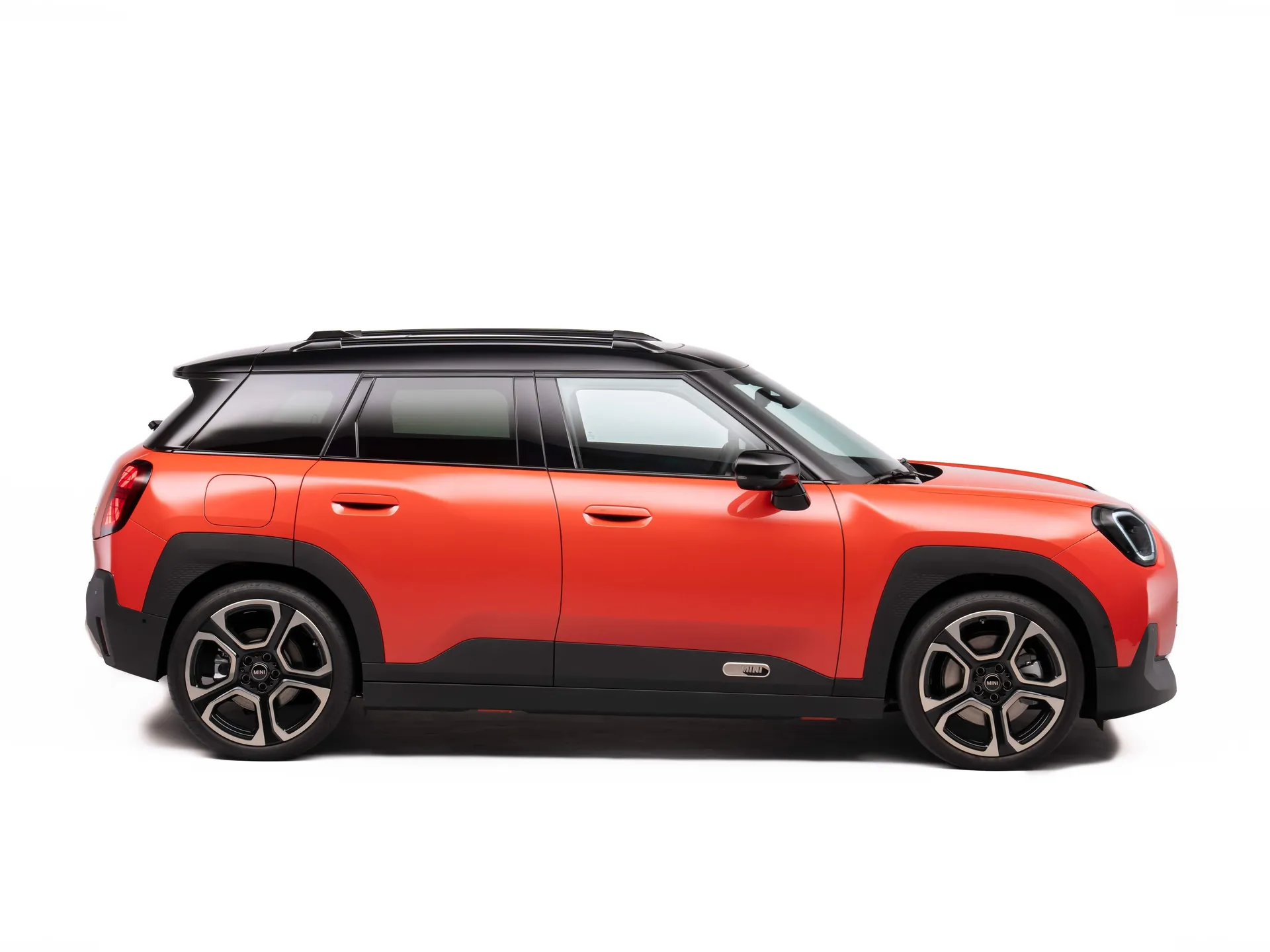 Mini Aceman SE (2025) – boční profil