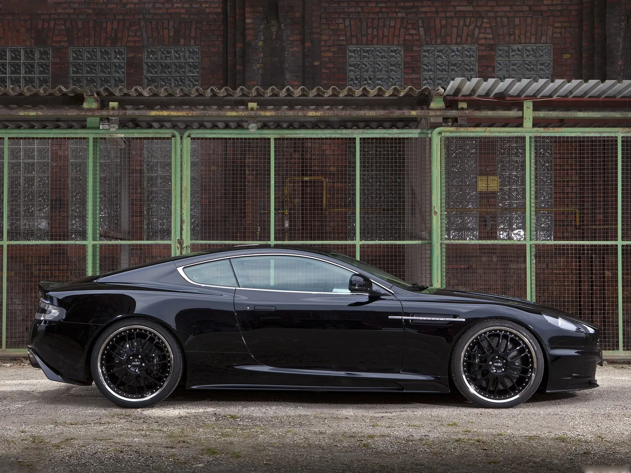 Edo Aston Martin DBS (2010) – boční profil
