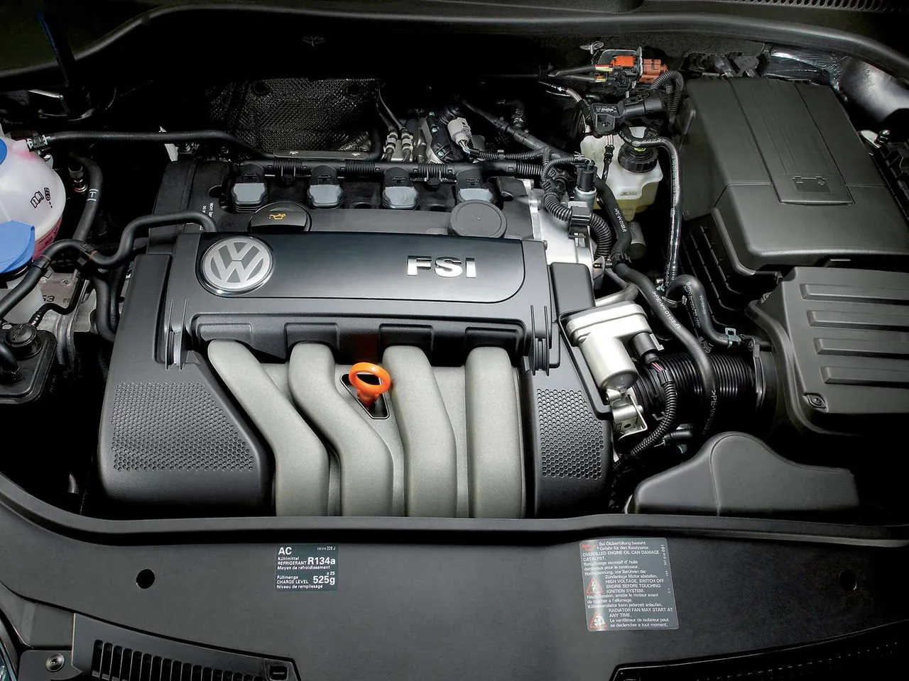 Volkswagen Jetta (2006) - Engine Bay