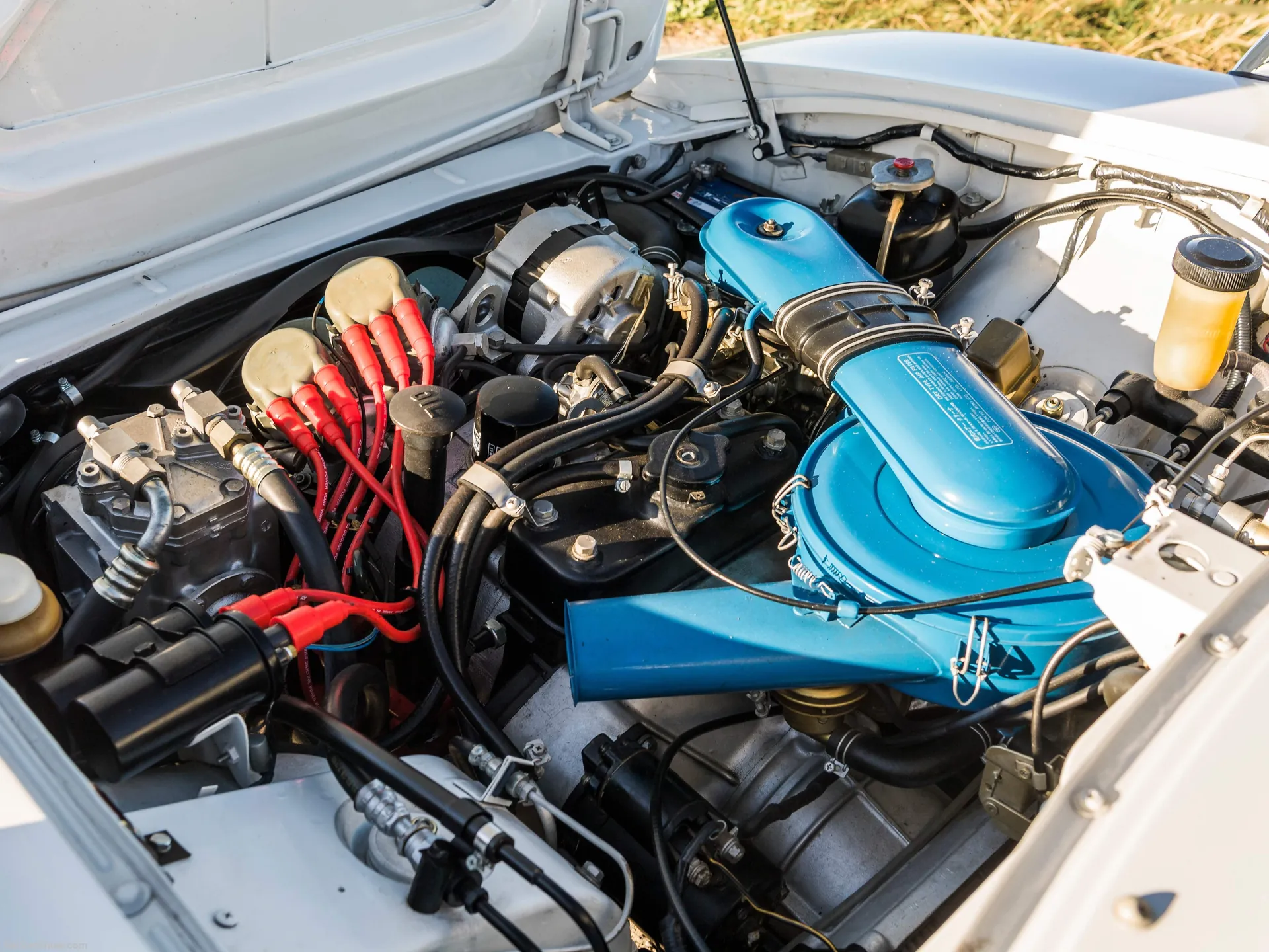 Mazda Luce R130 (1969) – motorový prostor