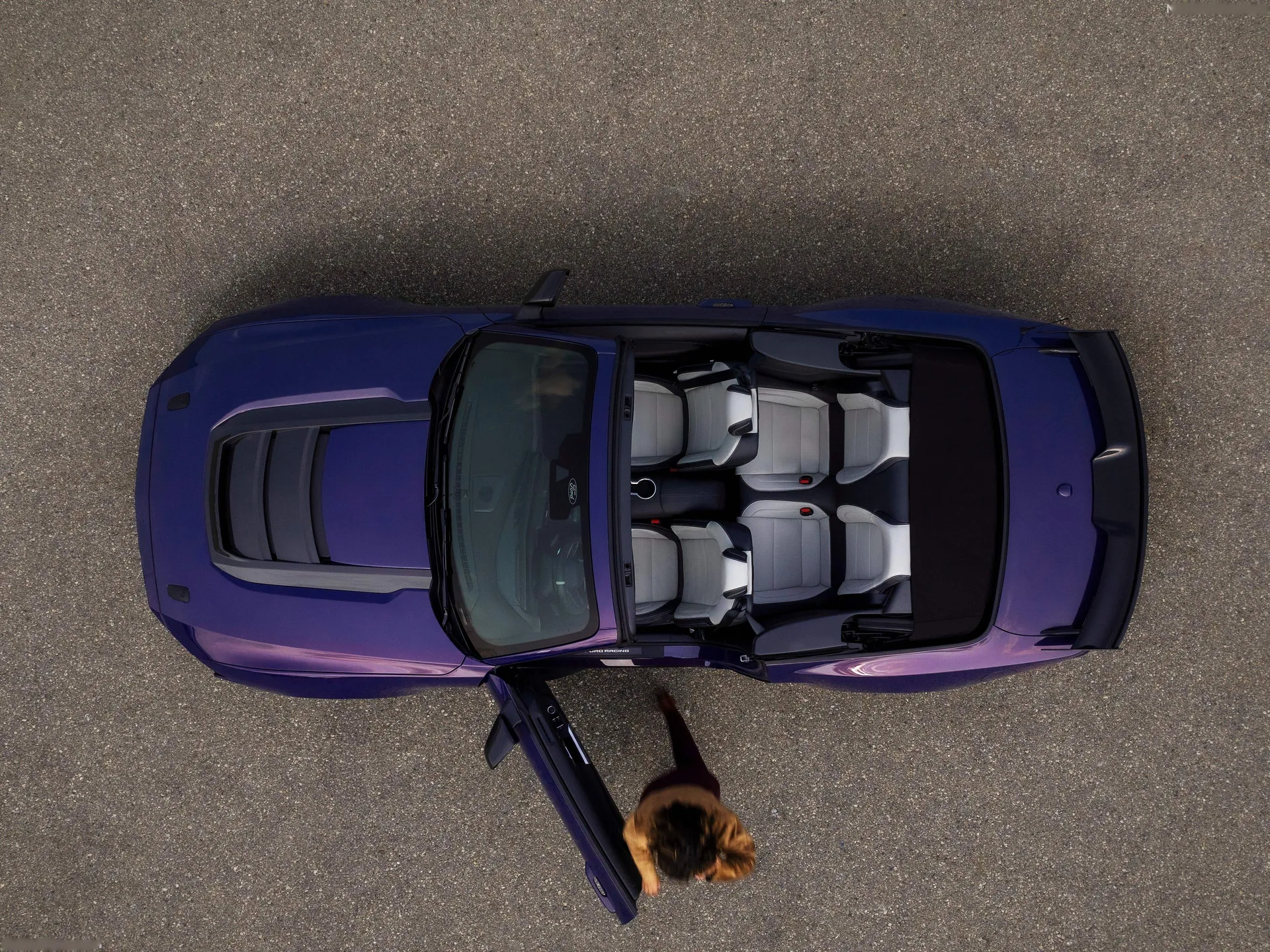 Ford Mustang Dark Horse SC Convertible (2027) – pohled shora