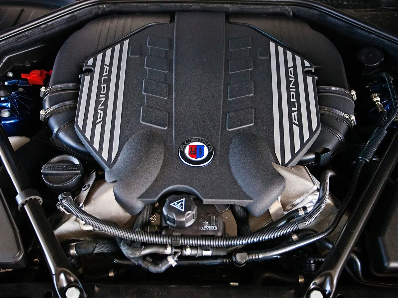 Alpina BMW B7 (2013) – motorový prostor
