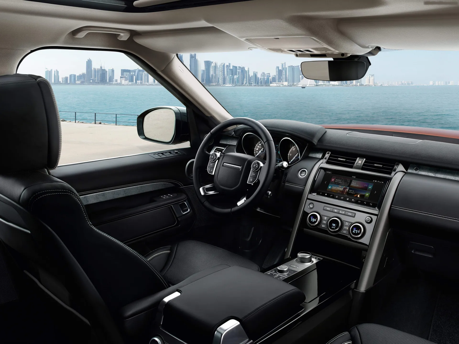 Land Rover Discovery (2017) - Interior