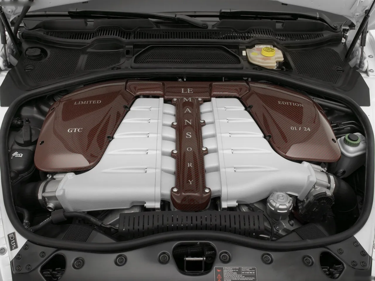 Mansory Le Mansory Convertible (2008) – motorový prostor