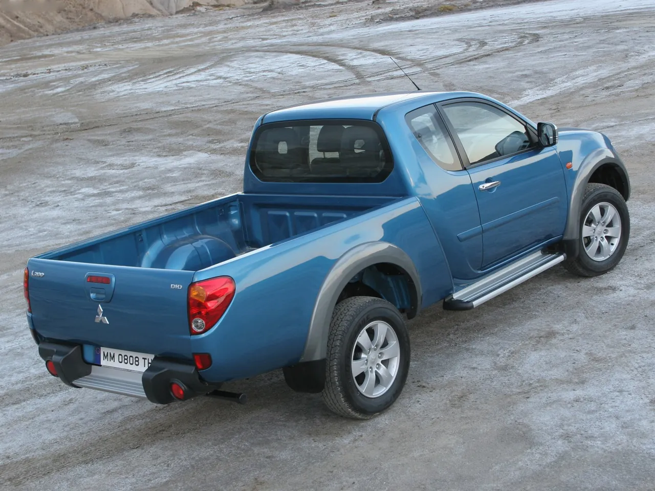 Mitsubishi L200 Club Cab (2007) – zadní tříčtvrteční pohled