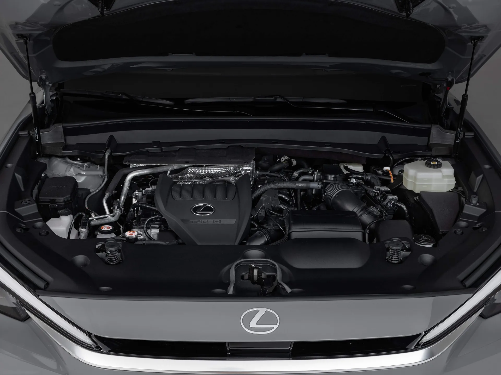 Lexus TX (2024) – motorový prostor