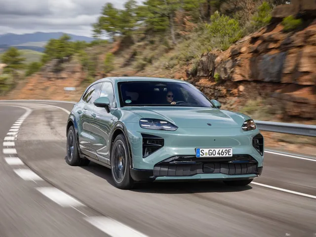 Porsche Cayenne Turbo Electric (2026)