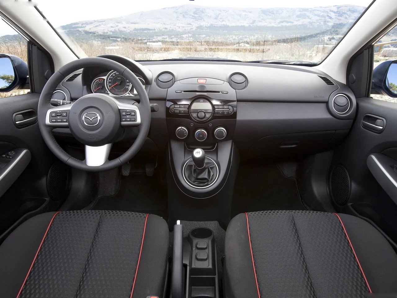 Mazda 2 (2011) – interiér