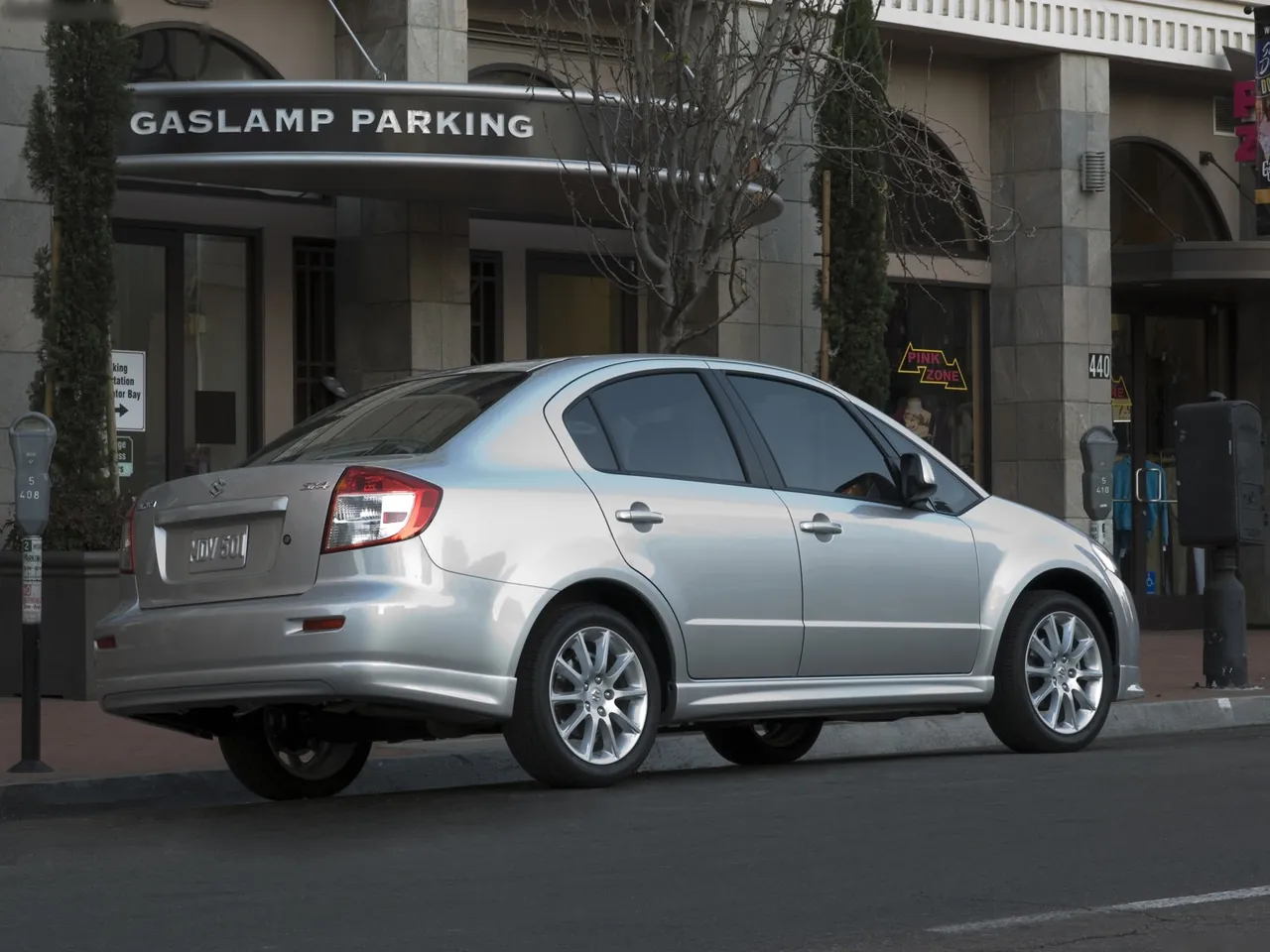 Suzuki SX4 Sedan (2008) – zadní tříčtvrteční pohled