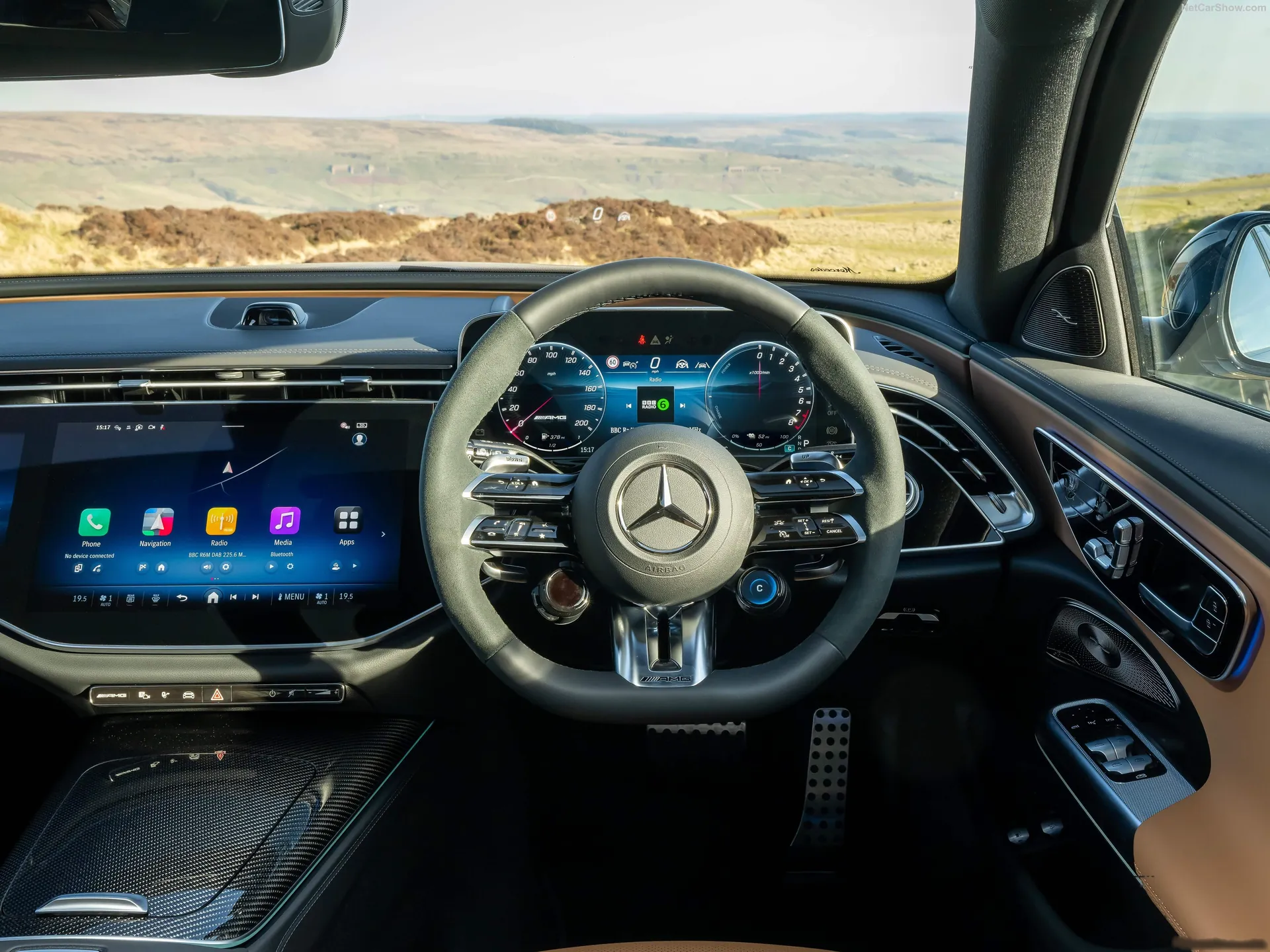 Mercedes-Benz E53 AMG Hybrid Estate [UK] (2025) – interiér