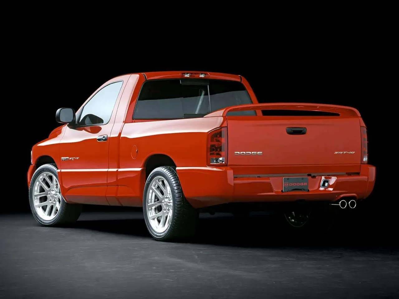 Dodge Ram SRT10 (2004) – zadní tříčtvrteční pohled