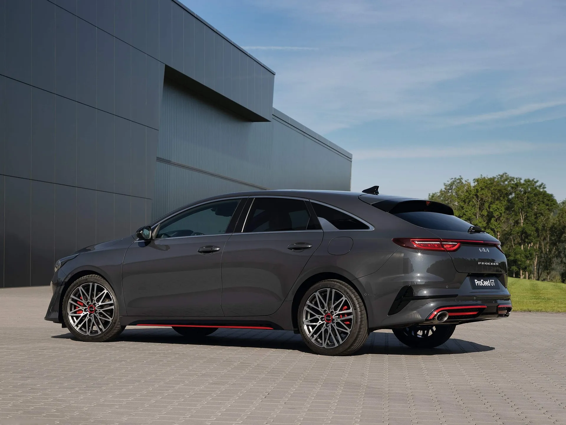 Kia ProCeed GT (2022) – zadní tříčtvrteční pohled