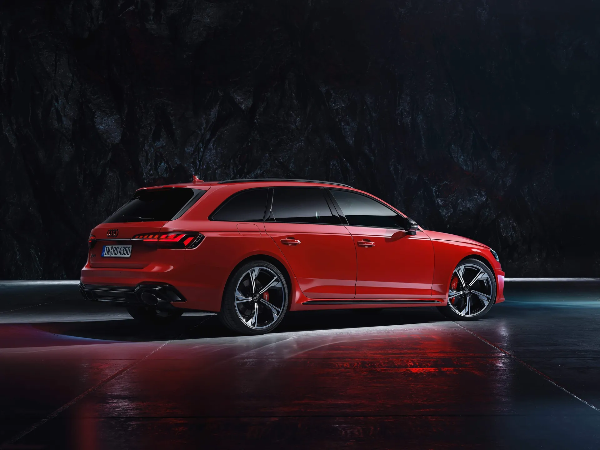 Audi RS4 Avant (2020) – zadní tříčtvrteční pohled