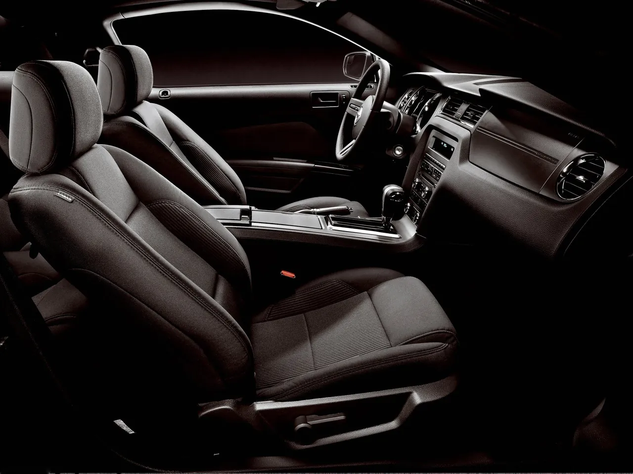 Ford Mustang (2013) – interiér