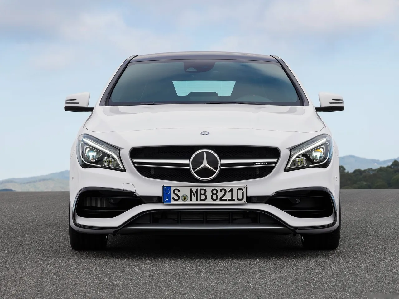 Mercedes-Benz CLA45 AMG Shooting Brake (2017) – zepředu