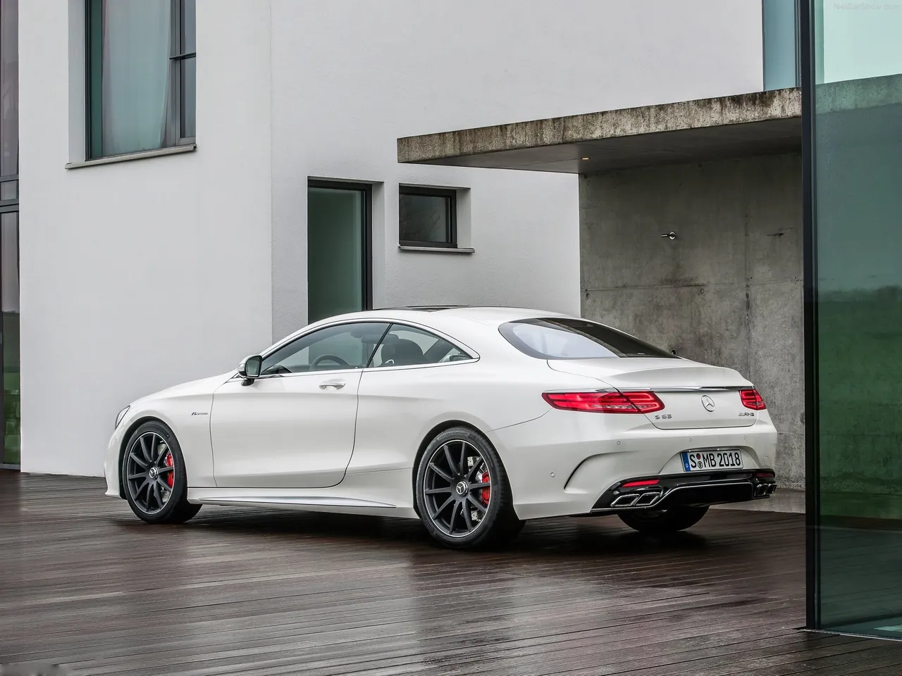 Mercedes-Benz S63 AMG Coupe (2015) – zadní tříčtvrteční pohled