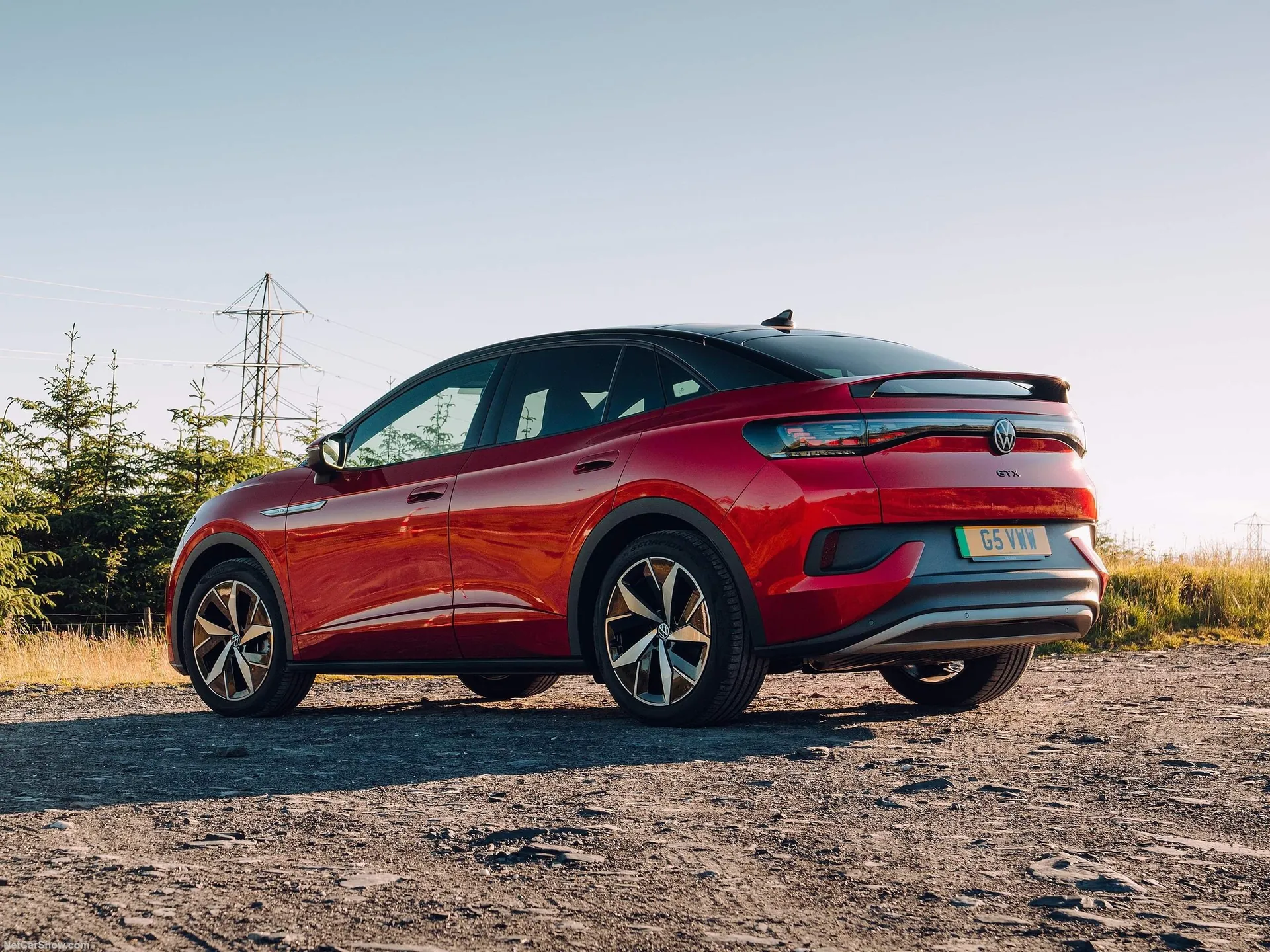 Volkswagen ID.5 GTX [UK] (2022) – zadní tříčtvrteční pohled