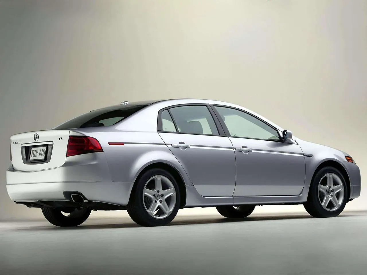 Acura 3.2 TL (2004) – zadní tříčtvrteční pohled