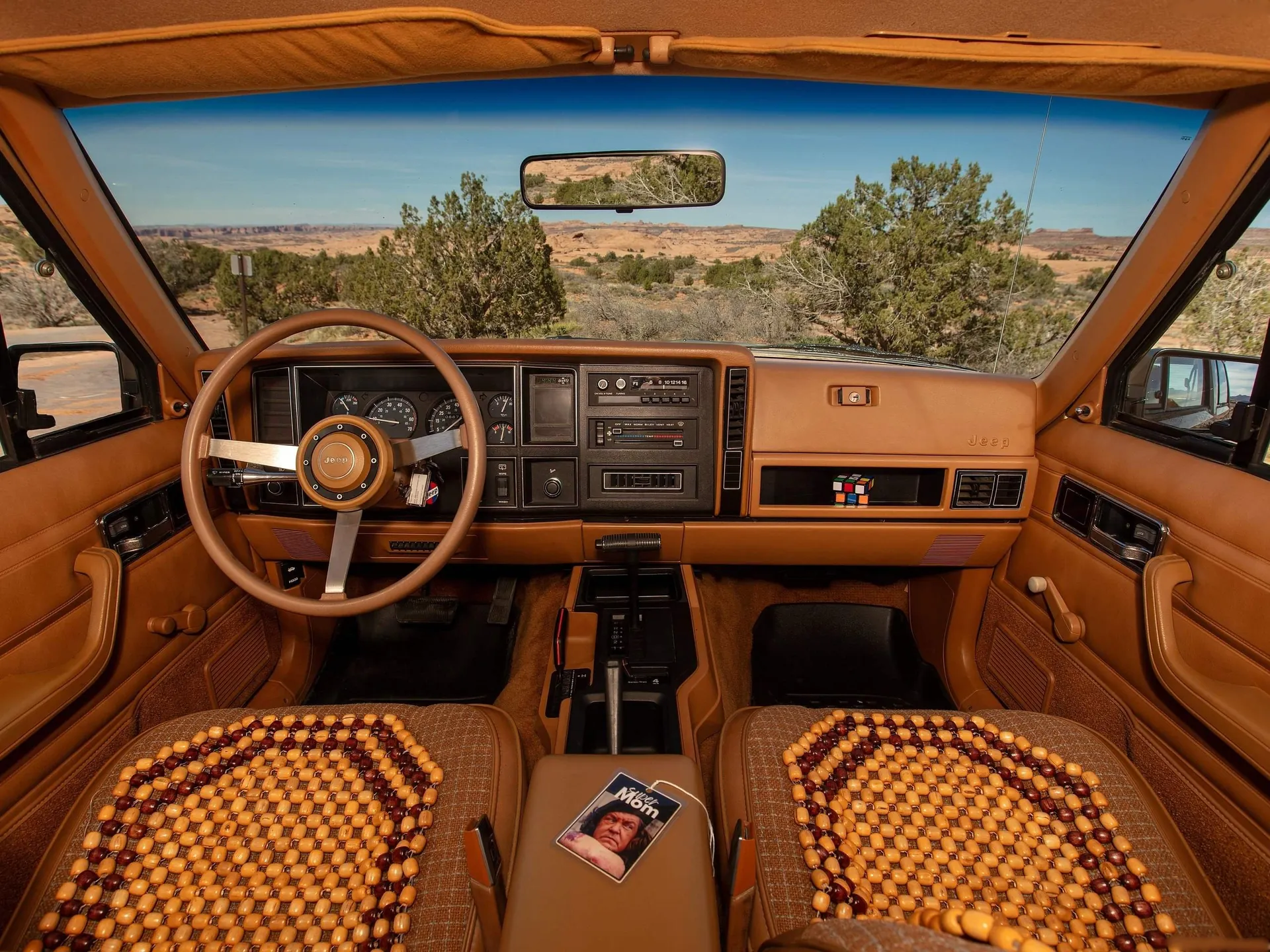 Jeep XJ Pioneer Concept (2026) – interiér