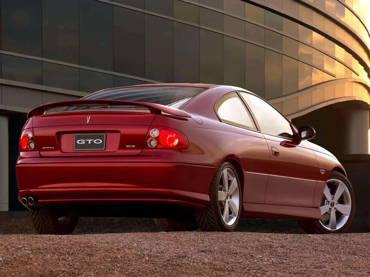 Pontiac GTO (2004) – zadní tříčtvrteční pohled