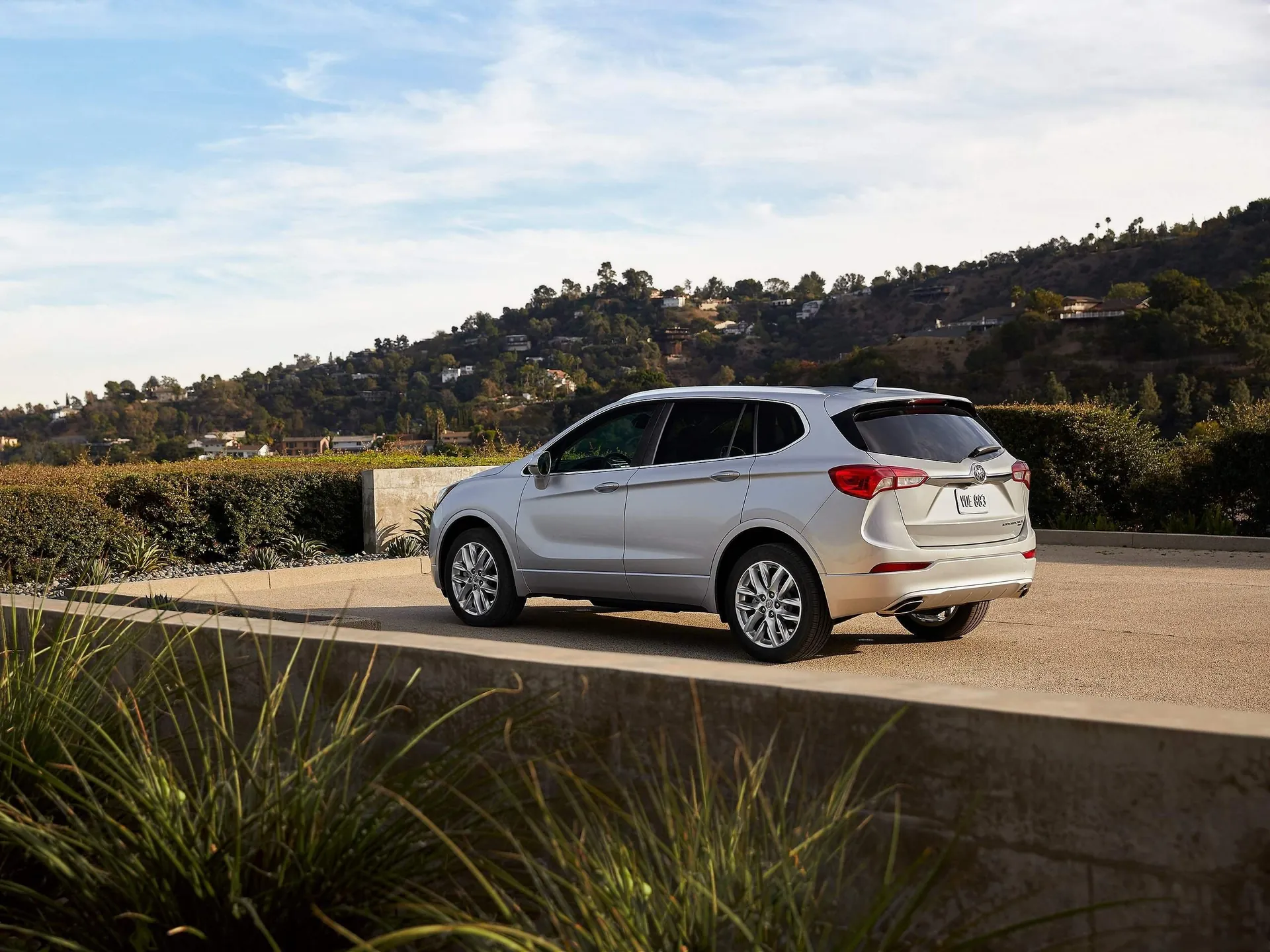 Buick Envision (2019) – zadní tříčtvrteční pohled