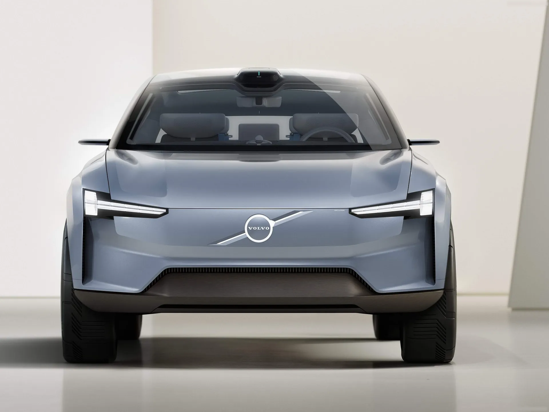Volvo Recharge Concept (2021) – zepředu