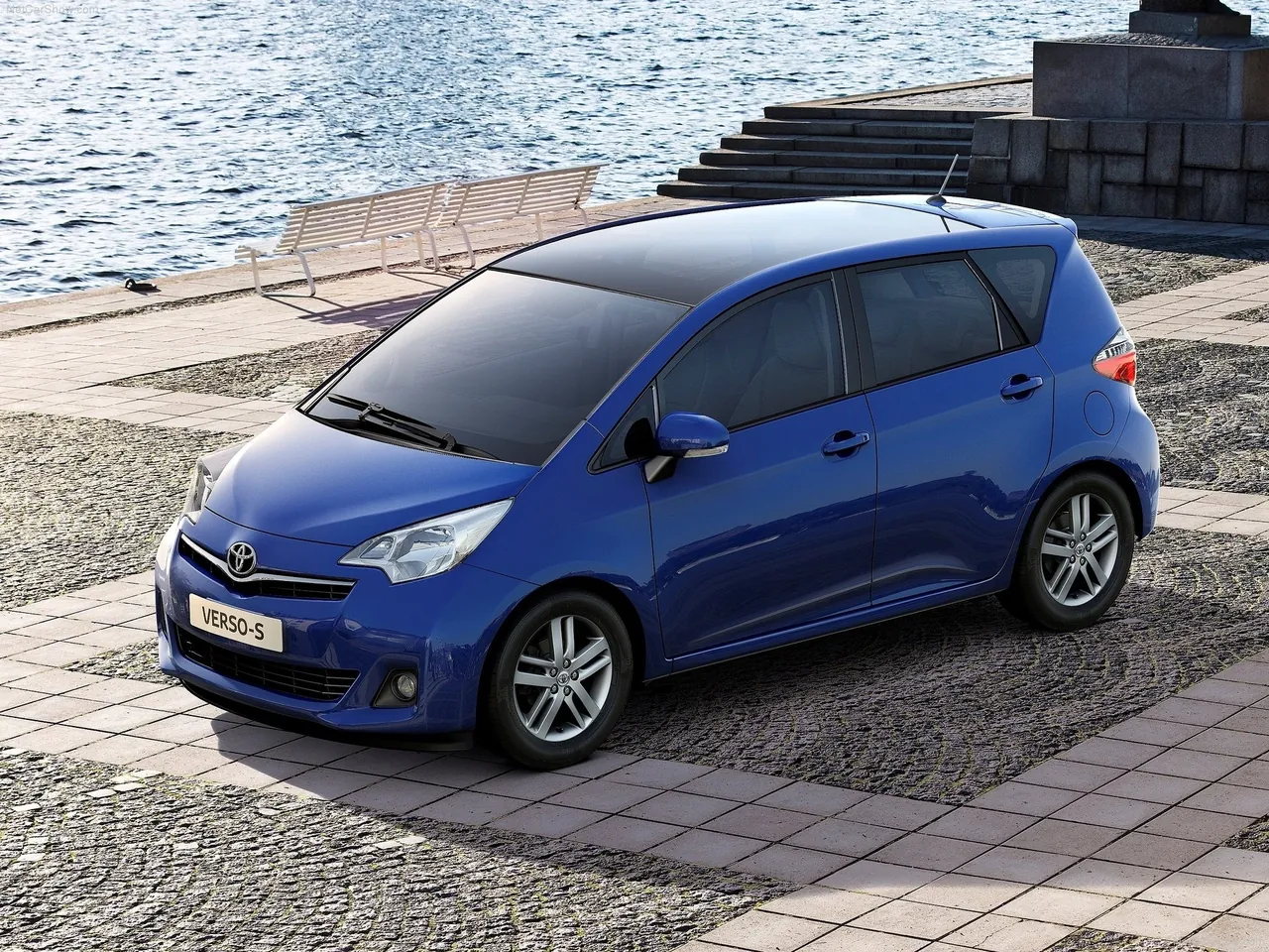 Toyota Verso-S (2012)